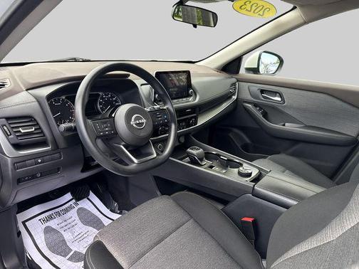 Pearl White Tricoat 2023 Nissan Rogue SV