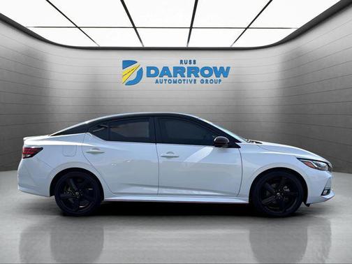 Aspen White Tricoat/Super Black 2023 Nissan Sentra SR