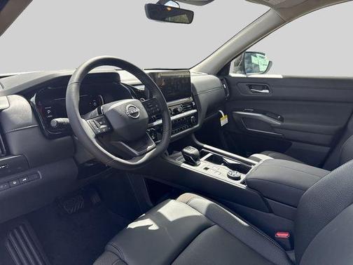 Everest White Pearl Tricoat 2026 Nissan Pathfinder SL