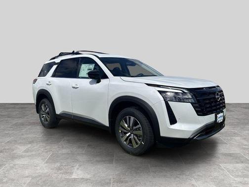 Everest White Pearl Tricoat 2026 Nissan Pathfinder SL