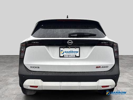 Aspen White Tricoat 2026 Nissan Kicks SR