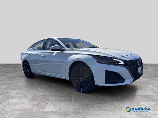 Pearl White Tricoat 2026 Nissan Altima SV AWD