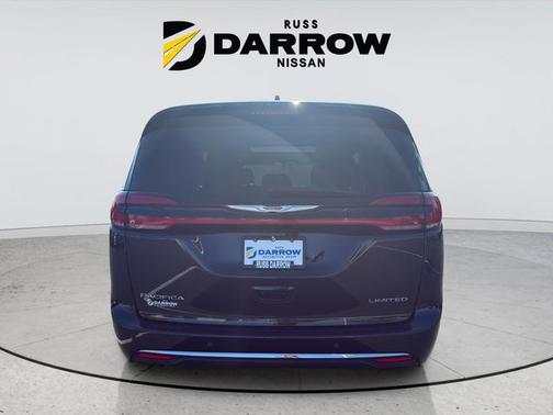 Brilliant Black Crystal Pearlcoat 2023 Chrysler Pacifica Limited