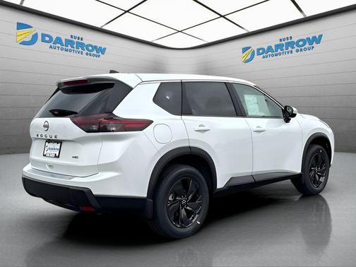 Everest White Pearl Tricoat 2026 Nissan Rogue SV