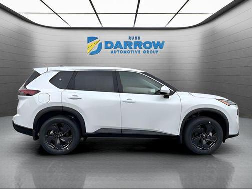 Everest White Pearl Tricoat 2026 Nissan Rogue SV