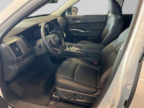 Everest White Pearl Tricoat 2026 Nissan Pathfinder SL