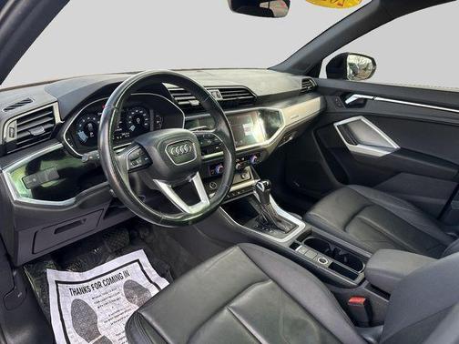 Mythos Black Metallic 2022 Audi Q3 40 Premium