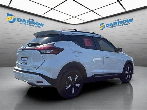 2022 Nissan Kicks SR