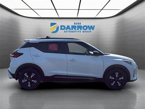 2022 Nissan Kicks SR