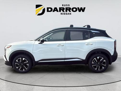 Aspen White Tricoat/Super Black 2026 Nissan Kicks SV