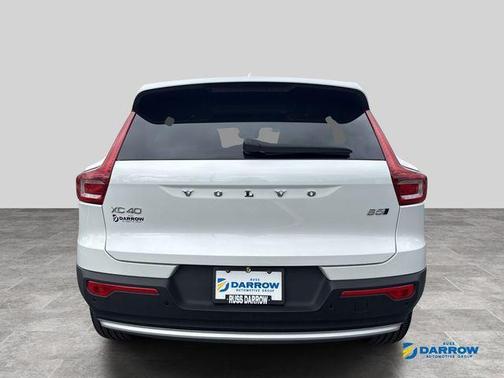 Crystal White Pearl 2025 Volvo XC40 B5 Core Bright Theme