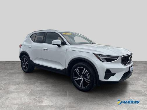 Crystal White Pearl 2025 Volvo XC40 B5 Core Bright Theme