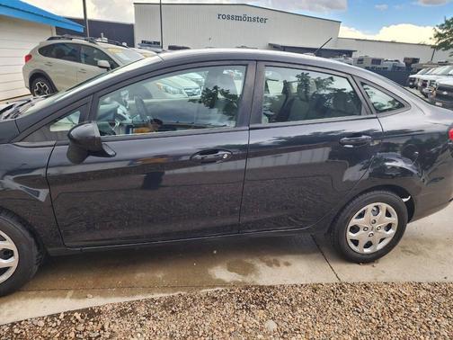 Tuxedo Black Metallic 2011 Ford Fiesta S