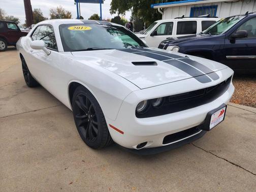 2017 Dodge Challenger SXT