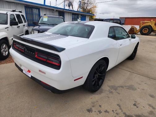 2017 Dodge Challenger SXT