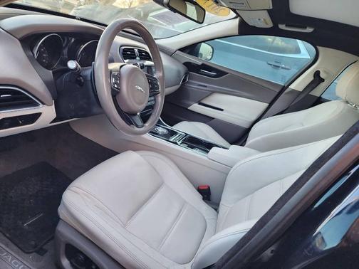 2017 Jaguar XE 25t Prestige