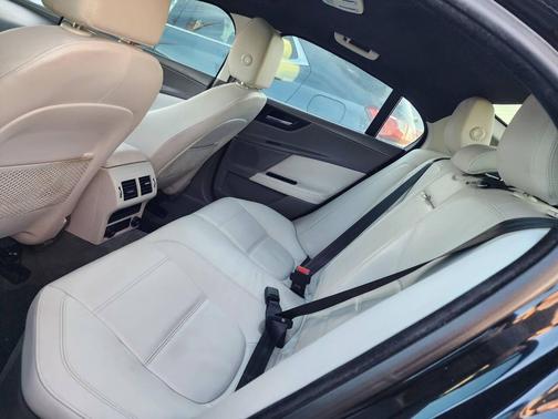 2017 Jaguar XE 25t Prestige