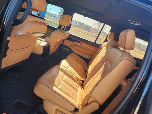 2023 Jeep Grand Wagoneer Series III 4x4 4dr SUV