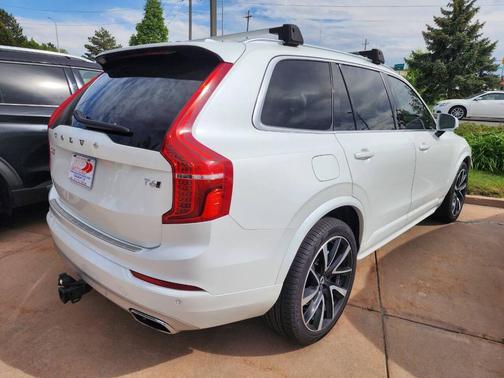 Crystal White Metallic 2020 Volvo XC90 T6 Momentum