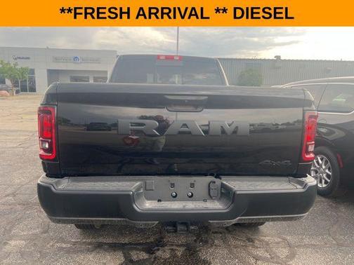 2025 RAM 2500 Tradesman Crew Cab 4x4 6'4' Box