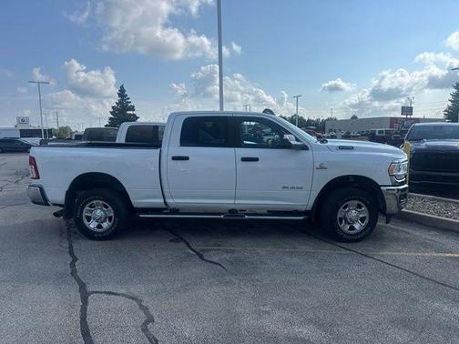 Bright White Clearcoat 2022 RAM 2500 Big Horn Crew Cab 4x4 6'4' Box