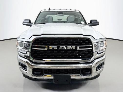 Bright White Clearcoat 2022 RAM 2500 Big Horn Crew Cab 4x4 6'4' Box