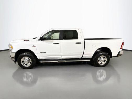 Bright White Clearcoat 2022 RAM 2500 Big Horn Crew Cab 4x4 6'4' Box