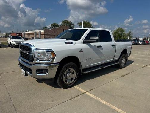 Bright White Clearcoat 2022 RAM 2500 Big Horn Crew Cab 4x4 6'4' Box