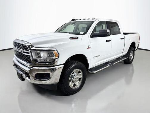 Bright White Clearcoat 2022 RAM 2500 Big Horn Crew Cab 4x4 6'4' Box