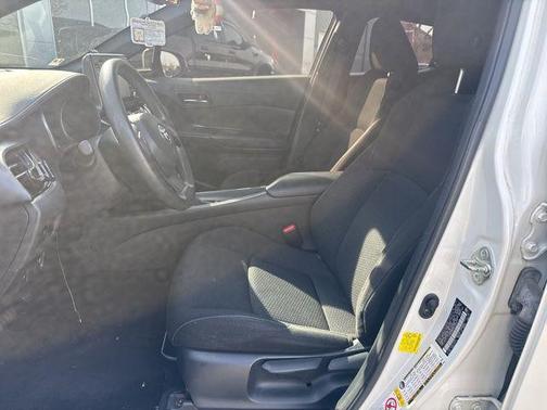 Blizzard Pearl 2019 Toyota C-HR LE