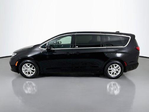 Diamond Black Crystal Pearlcoat 2026 Chrysler Pacifica L