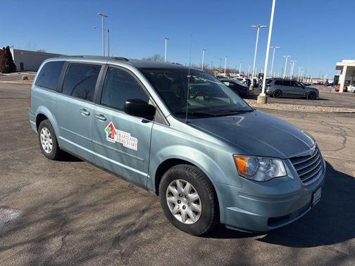 2010 Chrysler Town & Country LX