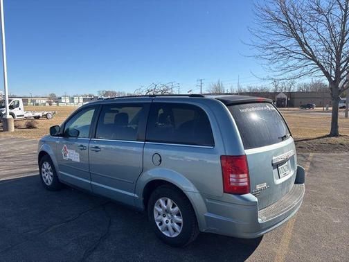 2010 Chrysler Town & Country LX