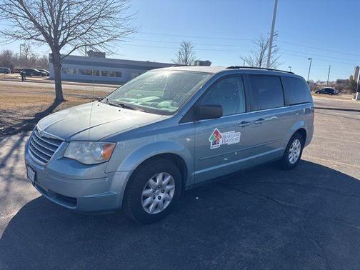 2010 Chrysler Town & Country LX