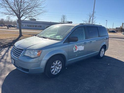 2010 Chrysler Town & Country LX