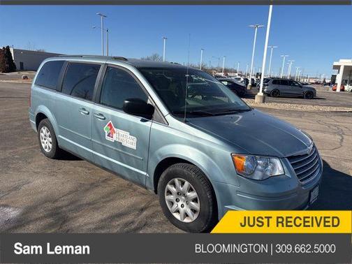 2010 Chrysler Town & Country LX