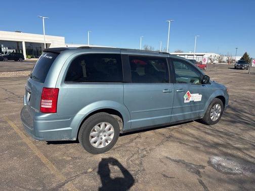 2010 Chrysler Town & Country LX