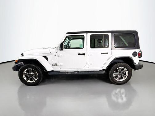 Bright White Clearcoat 2022 Jeep Wrangler Unlimited Sahara