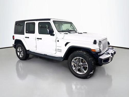Bright White Clearcoat 2022 Jeep Wrangler Unlimited Sahara