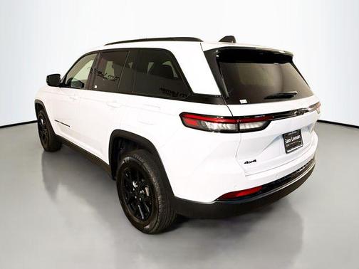 Bright White Clearcoat 2024 Jeep Grand Cherokee Altitude