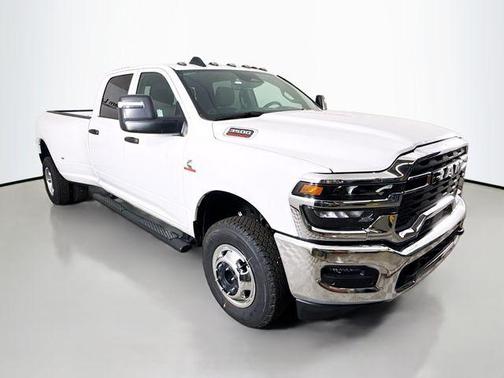 Bright White Clearcoat 2026 RAM 3500 Tradesman Crew Cab 4x4 8' Box