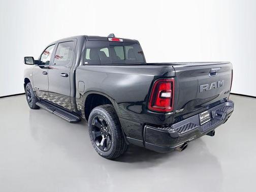 Diamond Black Crystal Pearlcoat 2026 RAM 1500 Express