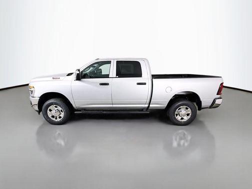 2026 RAM 2500 Tradesman Crew Cab 4x4 6'4' Box