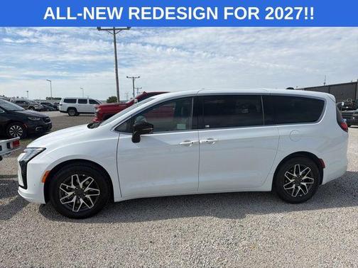 Bright White Clearcoat 2027 Chrysler Pacifica Limited