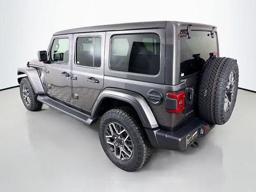 Granite Crystal Metallic Clearcoat 2026 Jeep Wrangler 4-Door Sahara 4x4