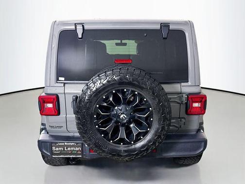 Sting-Gray Clearcoat 2019 Jeep Wrangler Unlimited Sahara