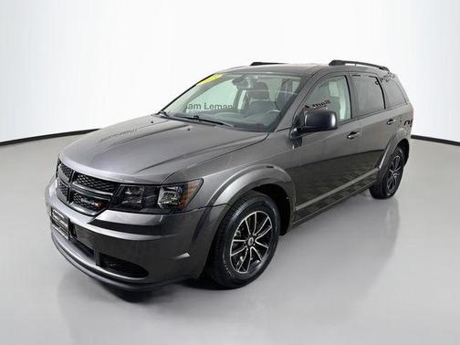 Granite Pearlcoat 2018 Dodge Journey SE
