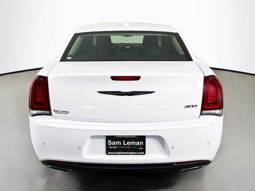 2023 Chrysler 300 Touring