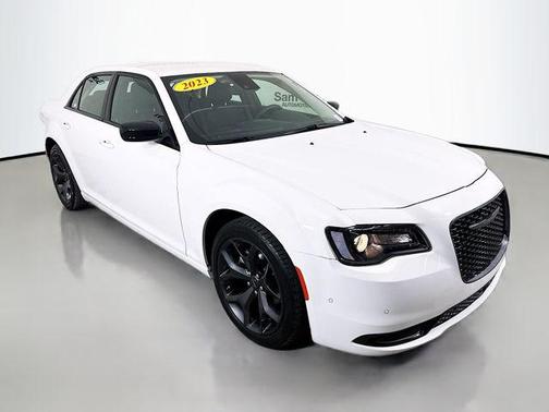 2023 Chrysler 300 Touring