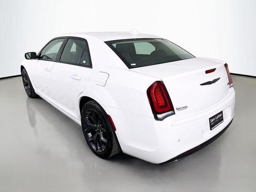 2023 Chrysler 300 Touring